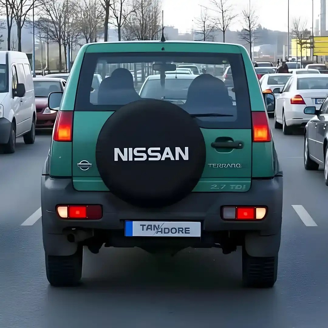 Чехол на запасное колесо с логотипом Nissan